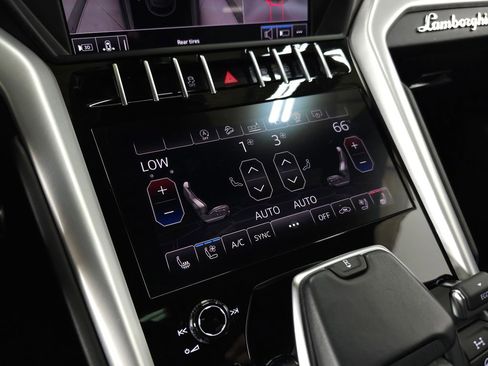 Used 2019 Lamborghini Urus AWD/4WD image 34