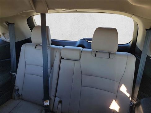 Used 2018 Honda Pilot Touring image 15