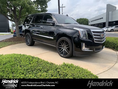Used 2017 Cadillac Escalade Platinum AWD/4WD image 1
