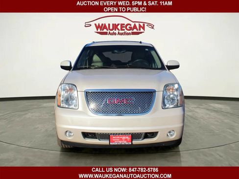 Used 2013 GMC Yukon XL Denali image 2