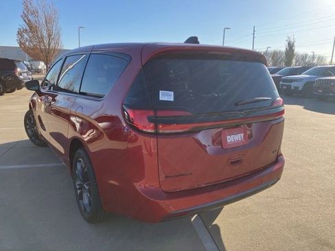 New 2026 Chrysler Pacifica Select AWD/4WD image 8