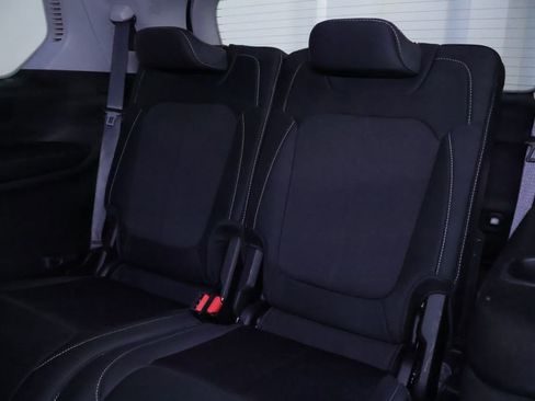 Used 2023 Jeep Grand Cherokee L Laredo image 18