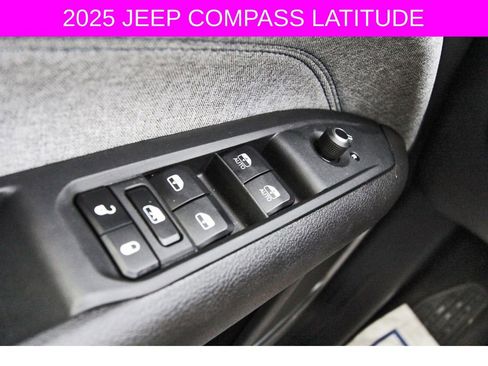 Used 2025 Jeep Compass Latitude w/ Convenience Group image 21