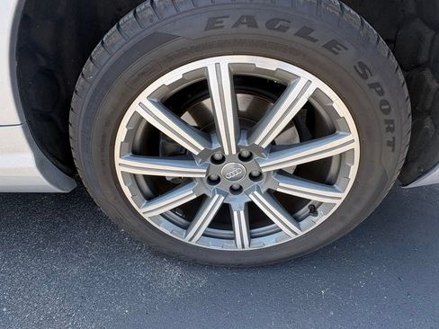 Used 2018 Audi Q7 3.0T Prestige AWD/4WD image 9