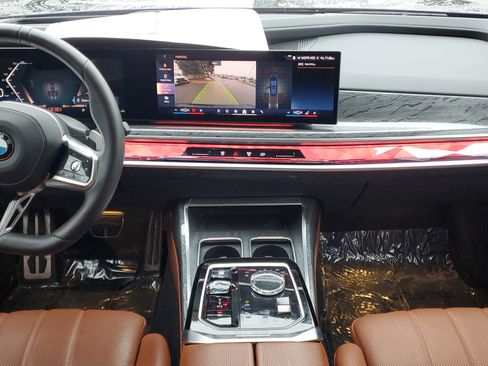 Used 2023 BMW 760i xDrive image 21