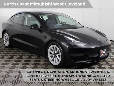 Used 2023 Tesla Model 3 Standard Range image 1