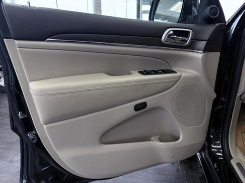 Used 2018 Jeep Grand Cherokee Overland image 26