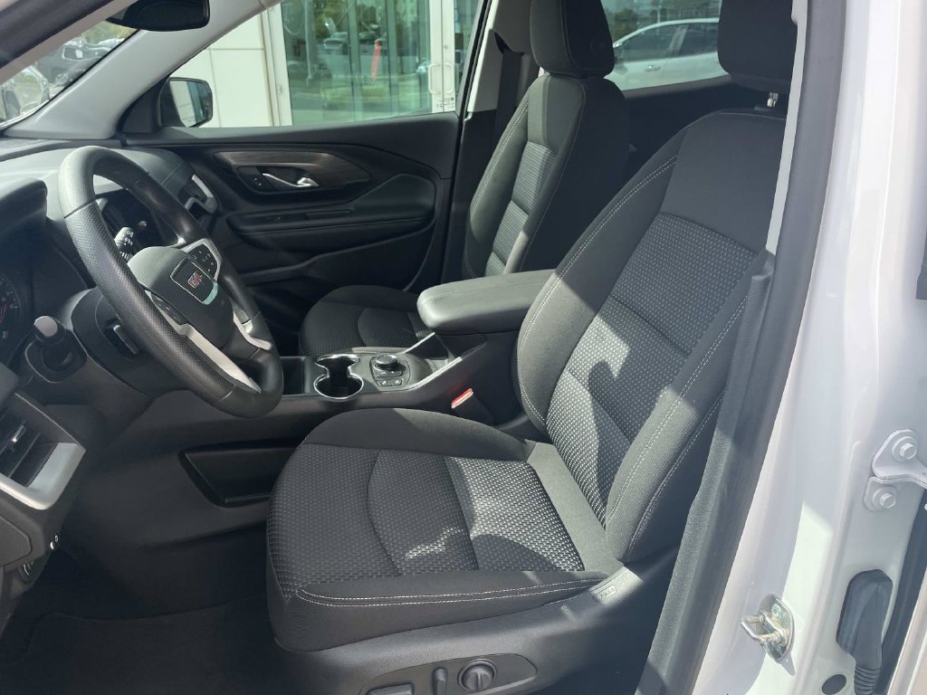 Used 2024 GMC Terrain SLE w/ Driver Convenience Package FWD image 16