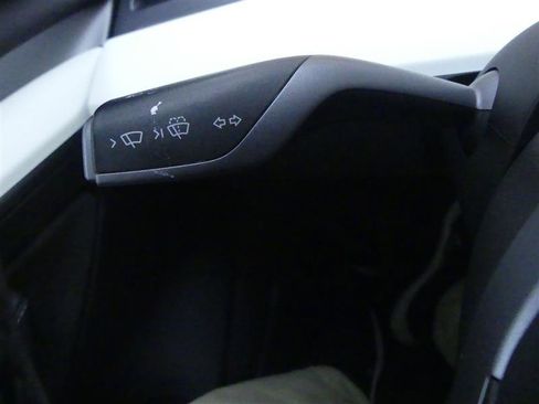 Used 2023 Tesla Model 3 Standard Range image 19