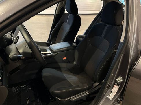 Used 2025 Nissan Sentra SV image 28