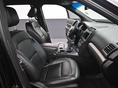 Certified 2019 Ford Explorer XLT w/ Equipment Group 202A image 14