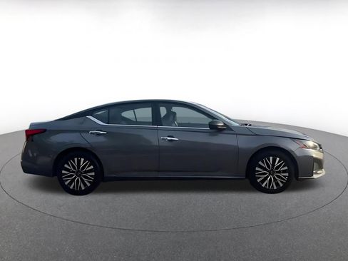 Used 2025 Nissan Altima 2.5 SV image 16