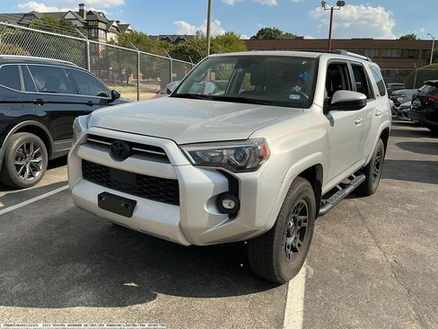 Used 2023 Toyota 4Runner SR5 AWD/4WD image 4