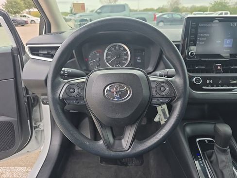 Used 2022 Toyota Corolla LE image 15
