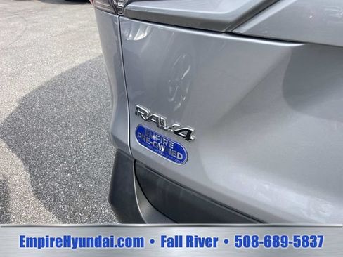 Used 2023 Toyota RAV4 LE AWD/4WD image 6