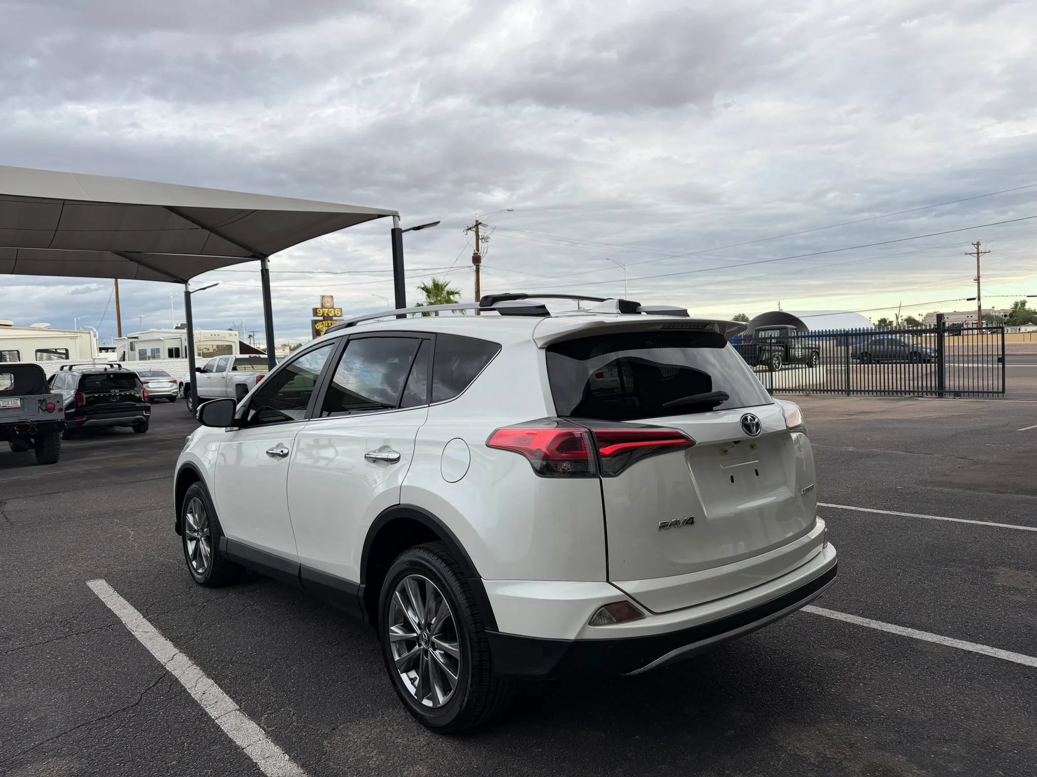 Used 2017 Toyota RAV4 Limited w/ Advanced Technology Package FWD image 7