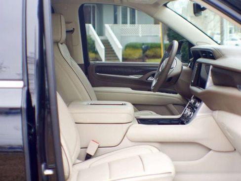 Used 2023 GMC Yukon Denali image 41