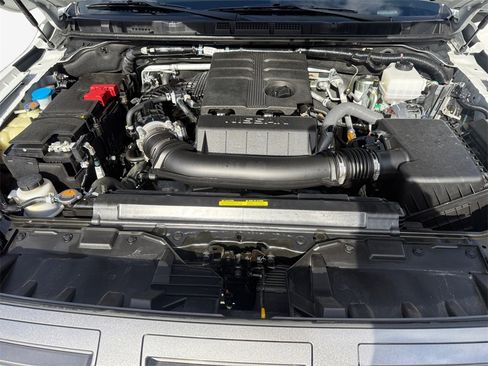 Certified 2025 Nissan Frontier SV image 23