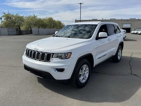 Used 2017 Jeep Grand Cherokee Laredo image 5