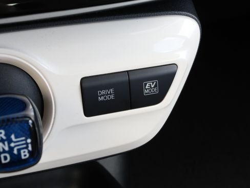 Used 2017 Toyota Prius Two FWD image 27