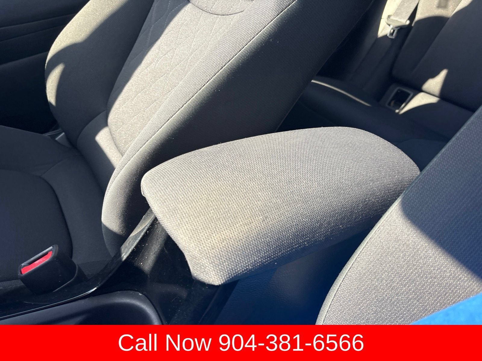 Used 2022 Toyota Corolla LE FWD image 30