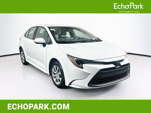 Used 2025 Toyota Corolla LE FWD image 1