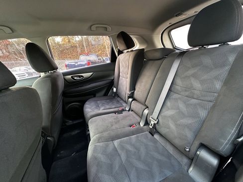 Used 2015 Nissan Rogue S image 18