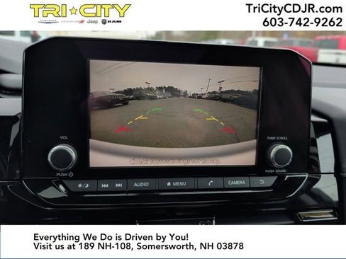 Used 2022 Nissan Pathfinder SV w/ SV Premium Package image 27