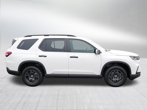 Certified 2025 Honda Pilot TrailSport image 8