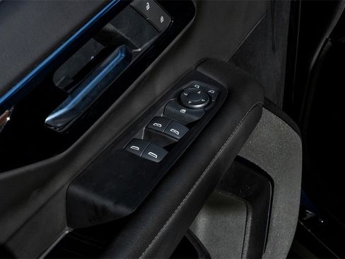 Used 2025 Chevrolet Suburban LS image 45