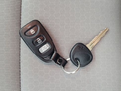 Used 2018 Hyundai Elantra SE FWD image 32