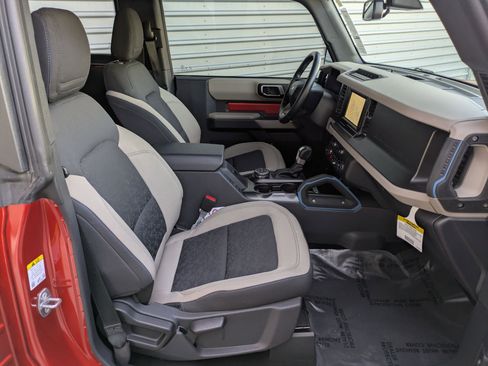 Used 2023 Ford Bronco Wildtrak image 29