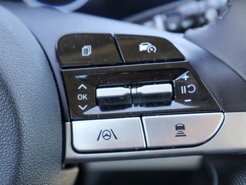 Used 2024 Hyundai Elantra Limited image 14