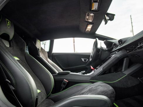 Used 2021 Lamborghini Huracan EVO image 37