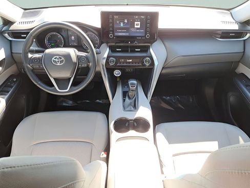 Used 2022 Toyota Venza LE image 11