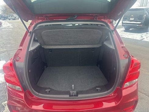 Used 2019 Chevrolet Trax LT w/ Sun & Sound Package image 18