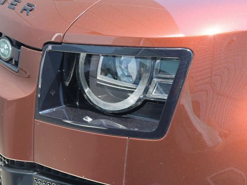 Used 2025 Land Rover Defender 130 X-Dynamic SE AWD/4WD image 12