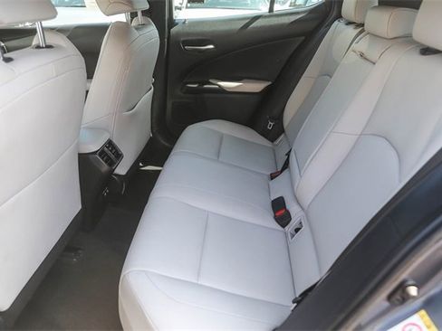 Used 2019 Lexus UX 200 image 19