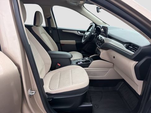 Used 2020 Ford Escape SE FWD image 18