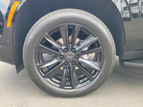 Certified 2025 Cadillac Escalade ESV Sport AWD/4WD image 33