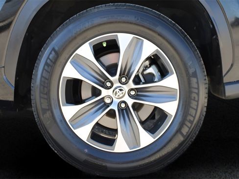 Used 2023 Toyota Highlander L image 10