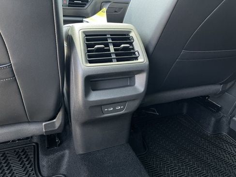 New 2026 Volkswagen Tiguan SE FWD image 18