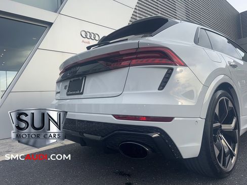 Used 2024 Audi RS Q8 w/ Black Optic Package image 6