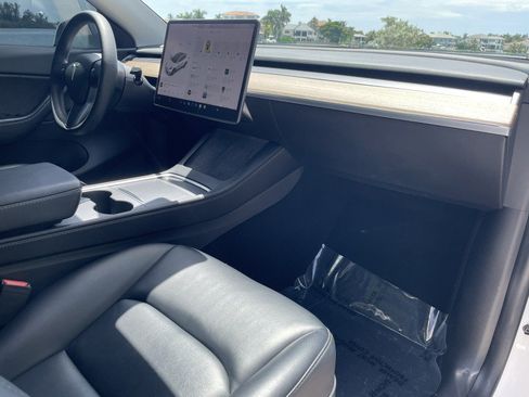 Used 2021 Tesla Model Y Long Range AWD/4WD image 8