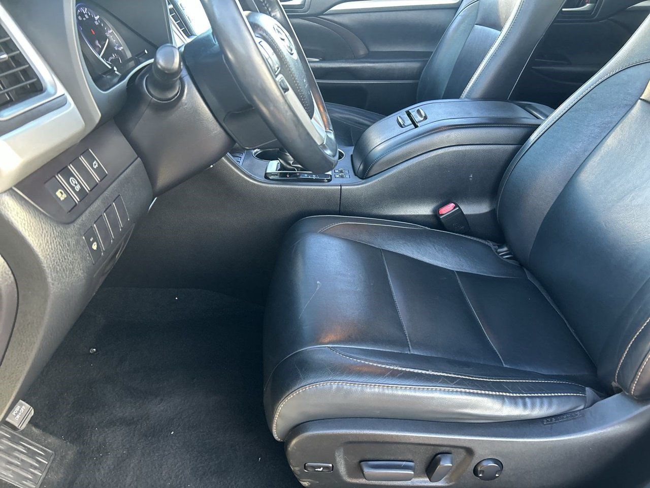 Used 2018 Toyota Highlander XLE FWD image 16