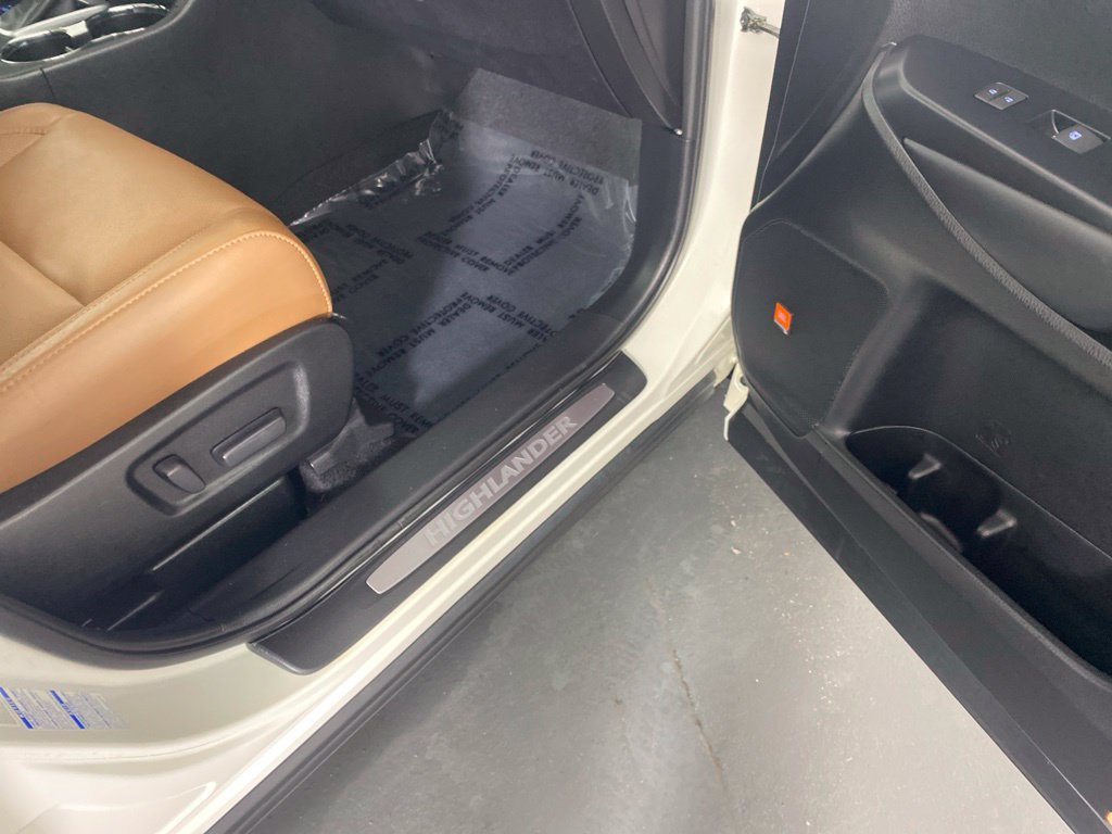 Used 2019 Toyota Highlander Limited Platinum AWD/4WD image 32