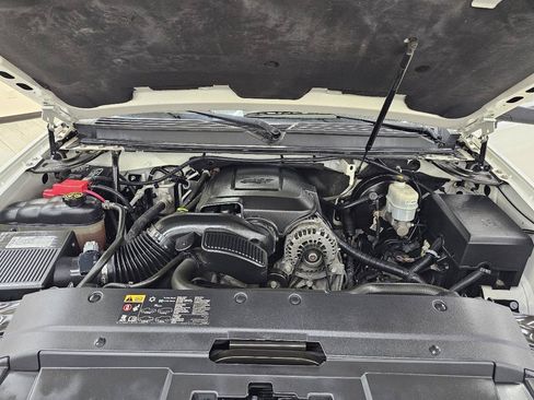 Used 2013 Chevrolet Suburban LTZ RWD image 40