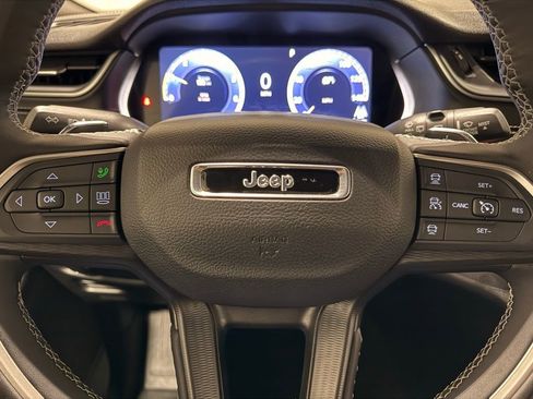 Used 2024 Jeep Grand Cherokee L Laredo image 18