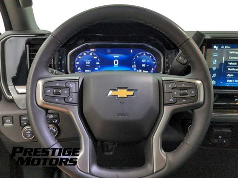 Used 2024 Chevrolet Silverado 1500 LT w/ Z71 Off-Road Package AWD/4WD image 16