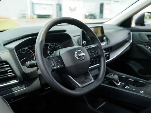 Used 2026 Nissan Rogue S FWD image 6
